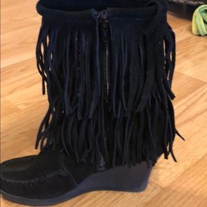 Minnetonka black fringe wedge boots